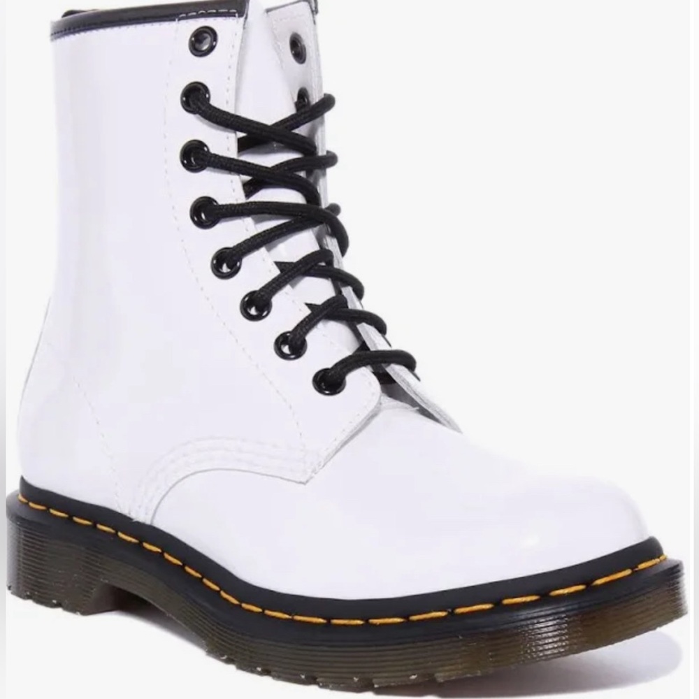 WHITE LACE UP UNISEX DOC MARTINS WOMENS 10= MENS 9 (slight scuffs near toe)